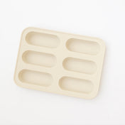 Framsida av form i silikon till grötpinnar för barn i färgen ljus sand