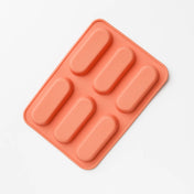 Baksida av form i silikon till grötpinnar i färgen soft terracotta