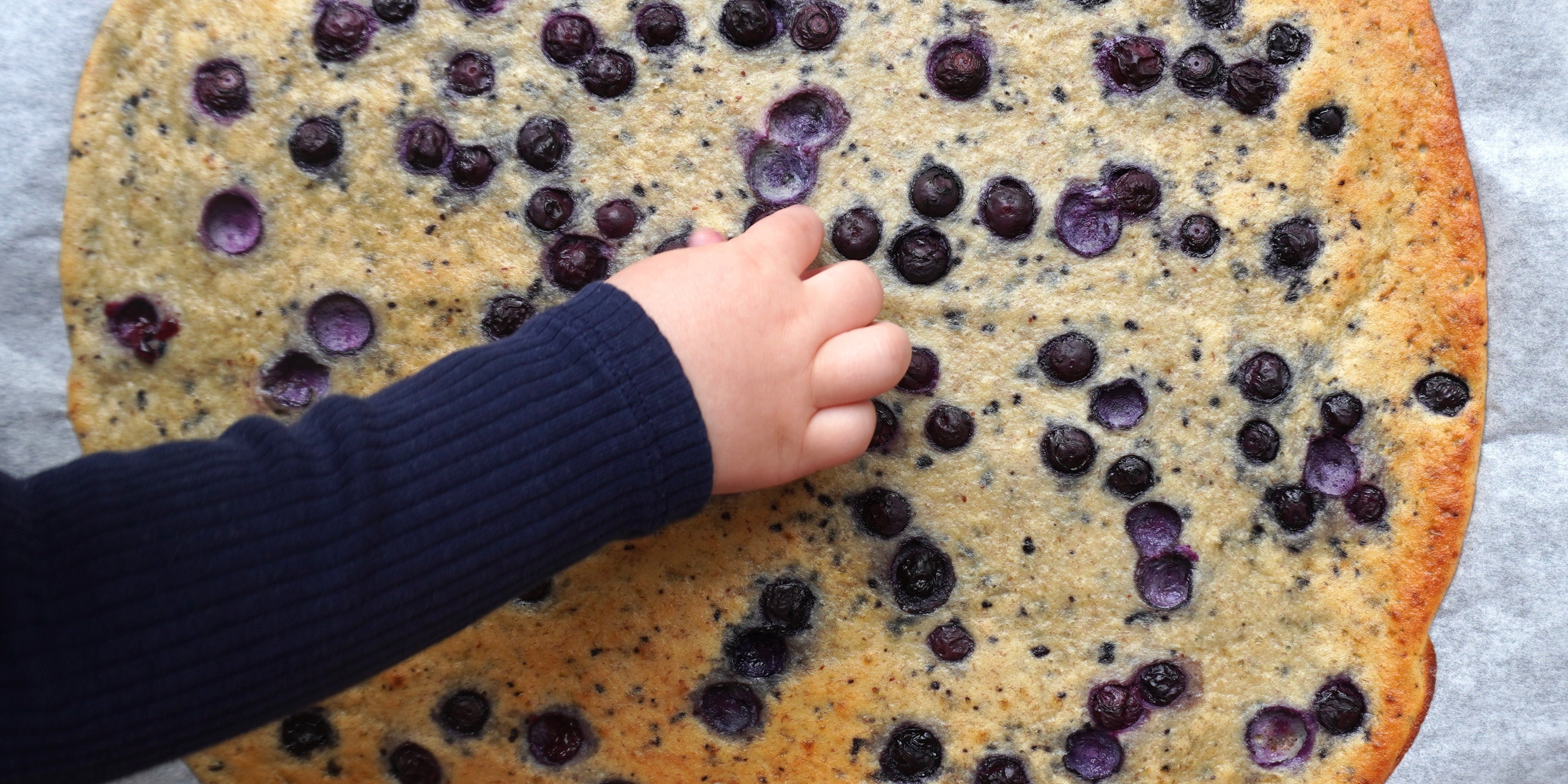 Bananpannkaka i ugn med blåbär