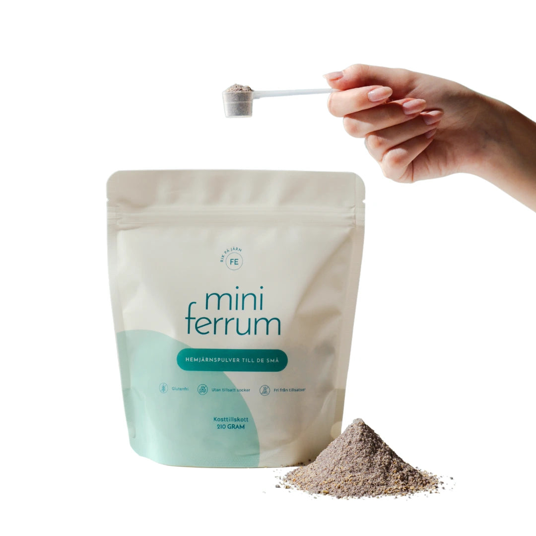 Mini ferrum hemjärnpulver till barn med doseringsskopa och järnpulver i en hög